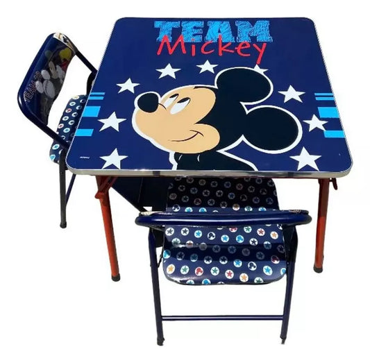 Mesa con dos sillas plegables de Mickey